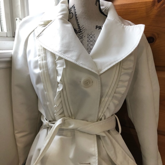 KENSIE White ruffle coat Washable! - Picture 3 of 10